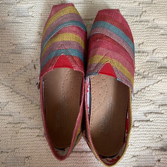 Toms - Picture 1 of 4